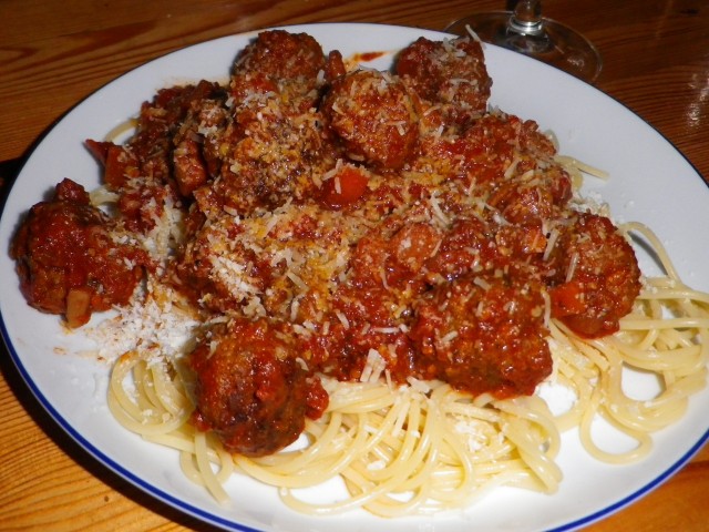 Spaghetti-og-kødboller-færdig